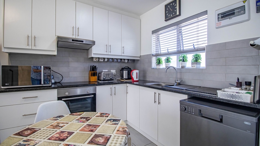 2 Bedroom Property for Sale in Honeydew Country Estate Western Cape